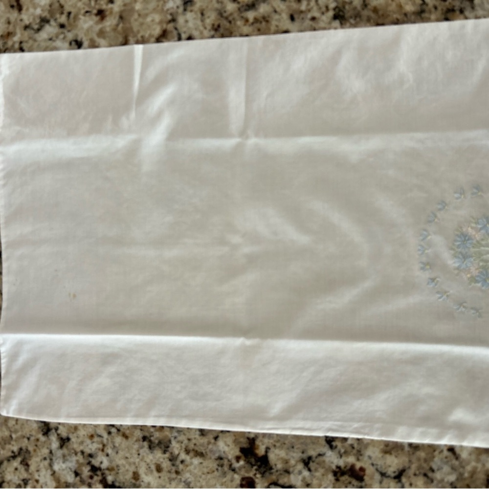2 vintage hand embroidered small pillow cases - Picture 7 of 9